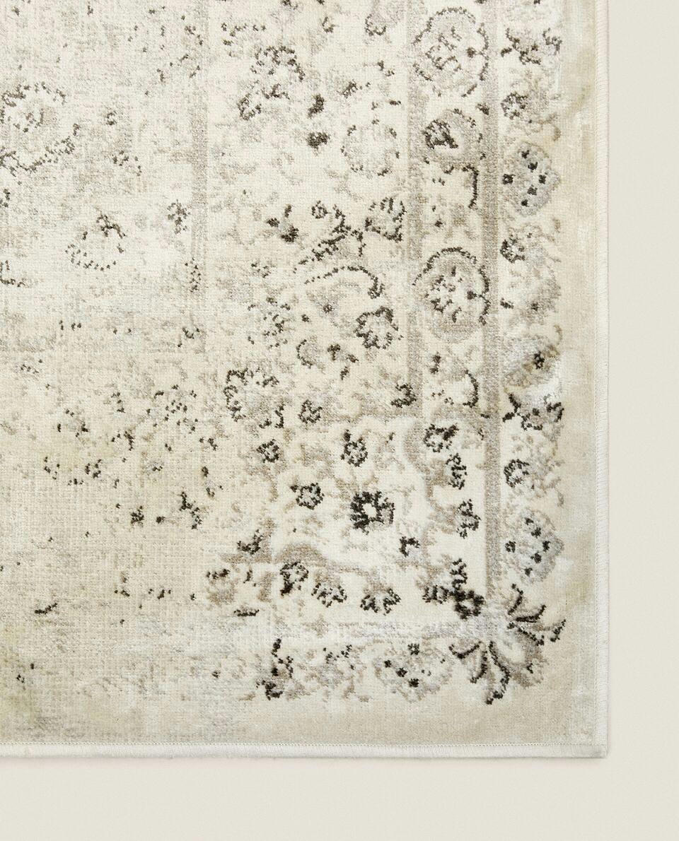VINTAGE-EFFECT RUG