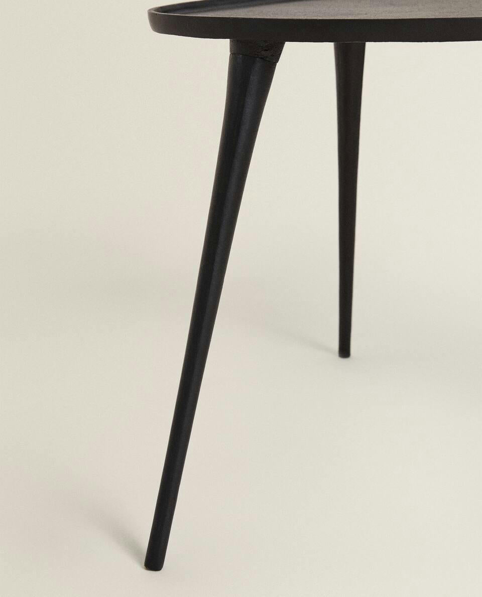 METAL TABLE