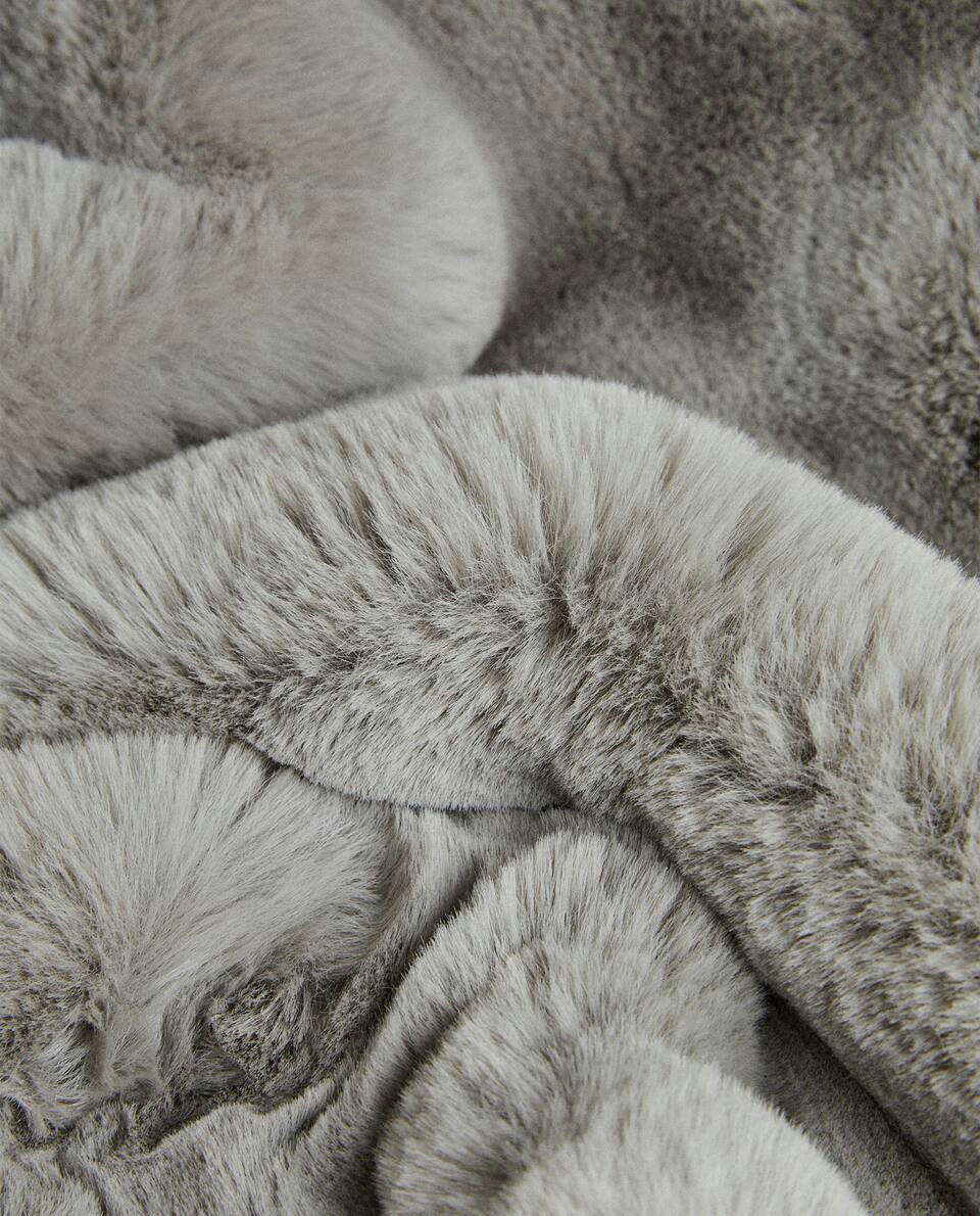 XL FUZZY BLANKET