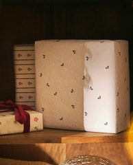 CHRISTMAS HOLLY GIFT WRAPPING PAPER