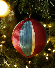 BAUBLE CHRISTMAS DECORATION WITH THREADS