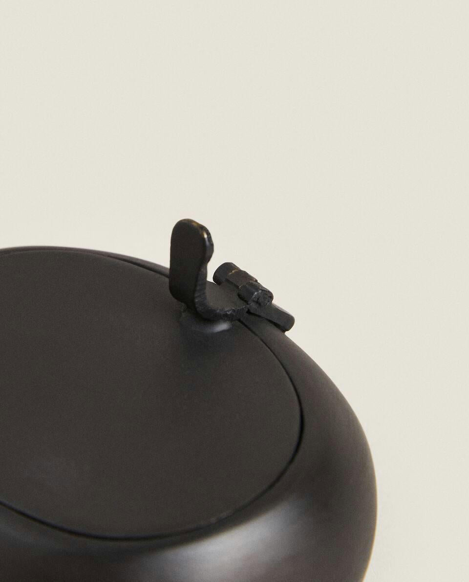 ASHTRAY WITH LID
