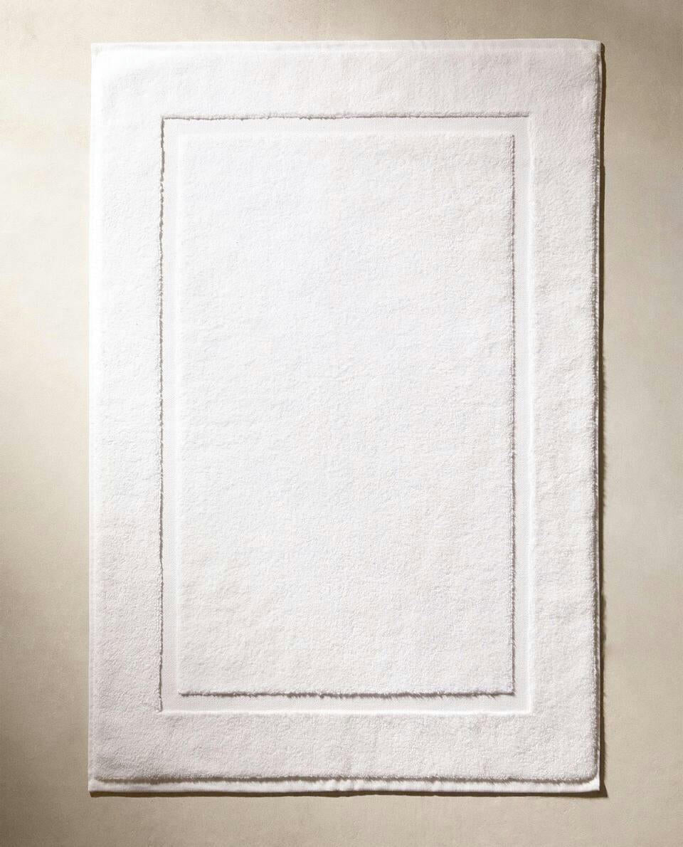 EXTRA-SOFT BATH MAT