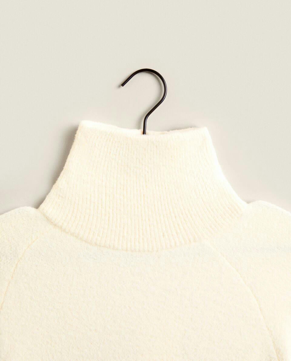KNIT SWEATER