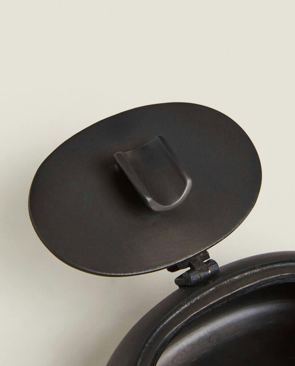 ASHTRAY WITH LID