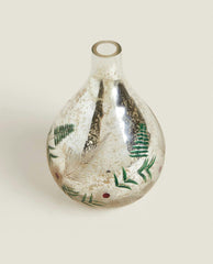 GLASS VASE WITH CHRISTMAS FLOWERS